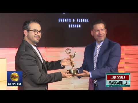 Mario Ramos dona 1 de sus 4 Premios Emmy al MIN (Museo de Identidad Nacional)