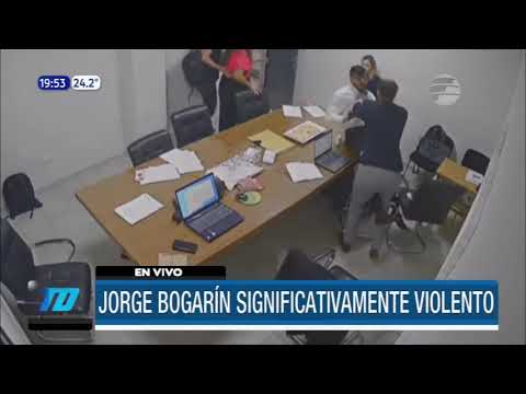 Jorge Bogarín agrede a funcionario de la Cancillería