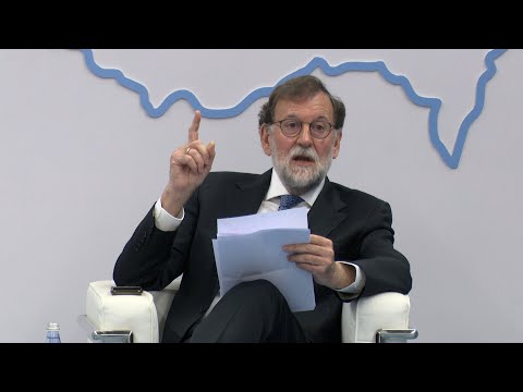 Rajoy, en el tributo a Carlos Casares: ¡Vuelva usted y tráigase algunas buenas compañías!