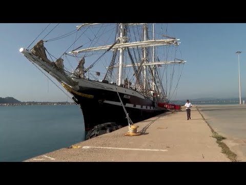 Historic French ship due to carry Olympic Flame makes stop at Greek port