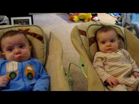 Funny babies! SO FUNNY- Twin Babies- Somewhere over the rainbow