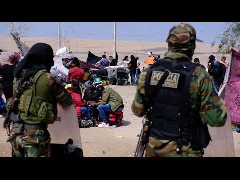 Perú y Chile evalúan vuelos humanitarios para migrantes varados en la frontera