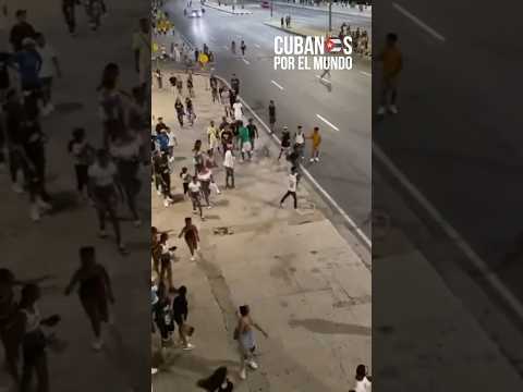 Violencia en #Cuba: pelea a machetazos en el malecón de La Habana #shorts