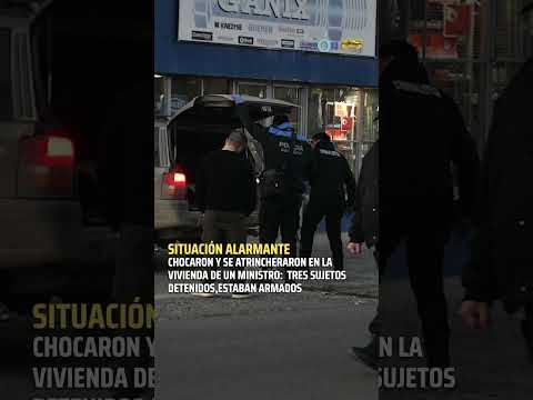 Chocaron ebrios y armados, y se refugiaron en la casa de un ministro