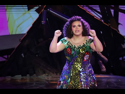El increíble vestido de Lucero Mijares como protagonista del musical El mago