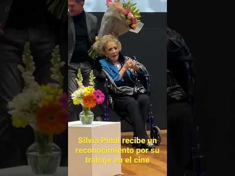 SILVIA PINAL recibe un reconocimiento por su trabajo en el cine con LUIS BUÑUEL #silviapinal