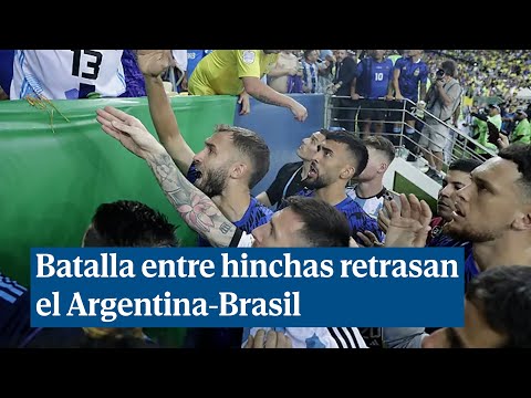 Una batalla campal entre aficionados en las gradas retrasa el inicio del Argentina-Brasil