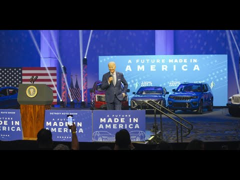 Au salon automobile de Détroit, Joe Biden promeut la voiture électrique