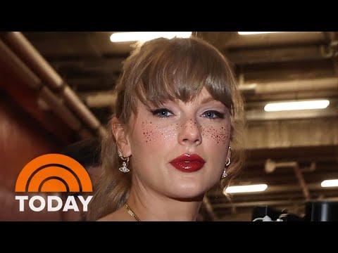 Taylor Swift's glittery face tattoos get fans’ stamp of approval