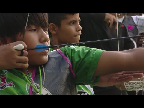 Dos niños indígenas participan en tiro con arco - Teleantioquia Noticias