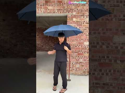 Genius hack: a young man makes a hands-free umbrella holder using two clothes hangers