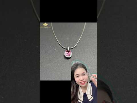 Màu đỏ pha cam còn được xem là sắc màu của tình yêu đang rực cháy nhưng vẫn ấm áp. #daquy #spinel