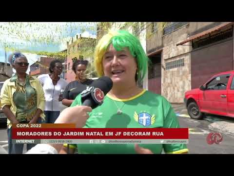 Moradores enfeitam rua para Copa em bairro de Juiz de Fora