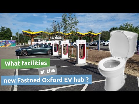 What facilities at the new Fastned Oxford EV charging hub?