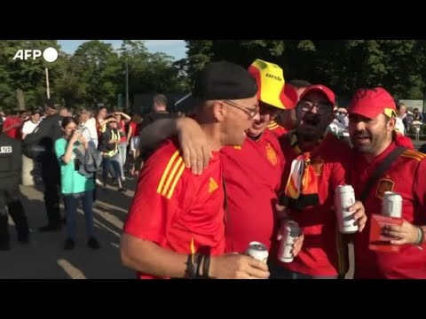 Euro 2024, tifosi di Spagna e Inghilterra arrivano allo stadio