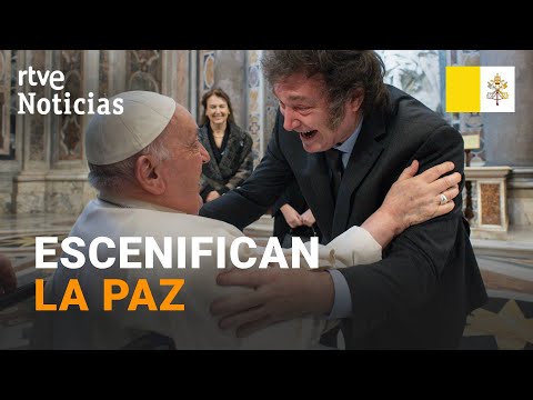 El PAPA FRANCISCO y el PRESIDENTE de ARGENTINA, JAVIER MILEI, se FUNDEN en un ABRAZO | RTVE Noticias