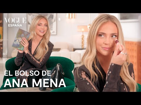 ¿Qué hay en el bolso de Ana Mena? | VOGUE España