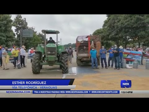 Productores protestan y cierran la vía en Veraguas