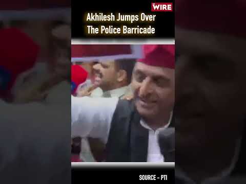 Opposition Protest Outside Election Commission: Akhilesh Yadav Jumps Over the Police Barricade