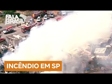 Bombeiros controlam incêndio em comunidade no centro de São Paulo