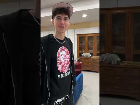 Ho costruito una stanza segreta per sorprendere il mio amico!!