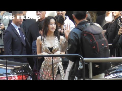 Moon Ga-young  salutes italian fans @ Milan Fashion Week 21 september 2024 show Dolce Gabbana