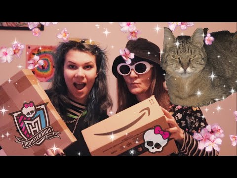 Unboxing Monster High Dolls with my Mom and Penny