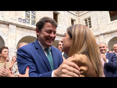 La nueva presidenta de Cantabria, María José Sáenz de Buruaga, toma posesión de su cargo