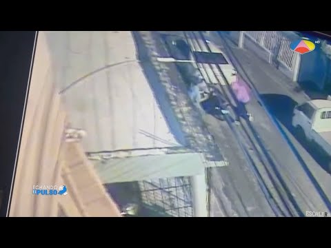 Video momento 2 atracadores robaron una motocicleta a un motoconchista | Echando El Pulso