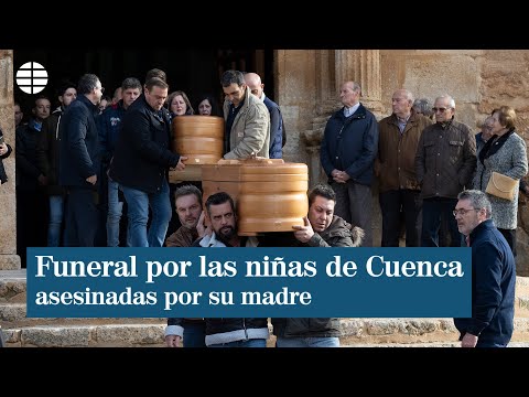Flores blancas en el desconsolado funeral de niñas asesinadas por su madre en Cuenca