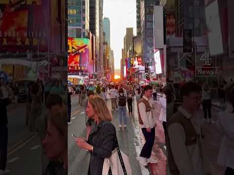 New Yorkers gathers for 'Manhattanhenge' sunset