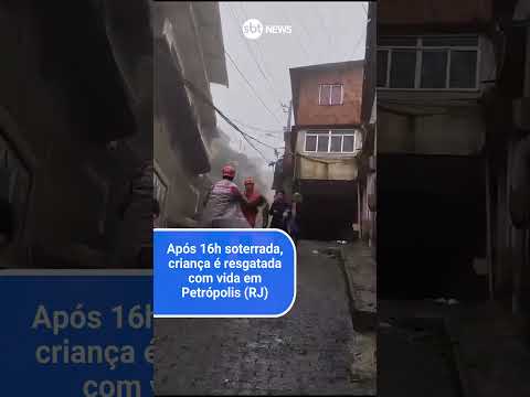 Após 16h soterrada, criança é resgatada com vida de escombros de casa que desabou em Petrópolis (RJ)