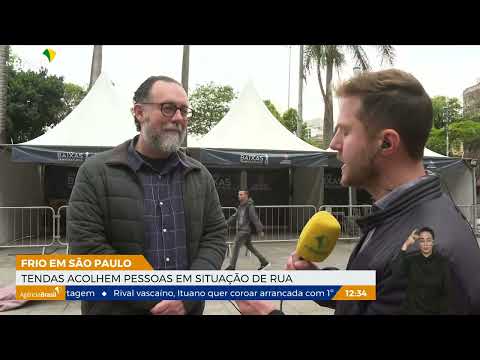 Pessoas em situação de rua são acolhidas em tendas durante frio em São Paulo