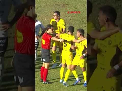 CLIMA DE LIBERTADORES! Cascavel x Corinthians tava tranquilo até rolar um MATA-LEÃO DO NADA! #shorts