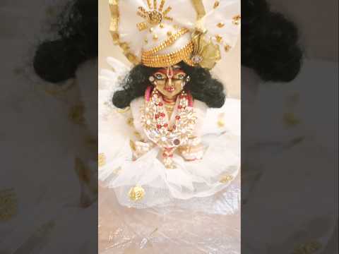 इकलौती हमारी राधा रानी है जिनके हाथ में कोई अस्त्र शस्त्र नहीं है #radha #vrindavan #shortsfeed #yt