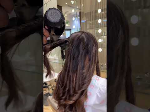 بنت أجنبية بتورينا طريقة السيشوار الويفي الترند 🔥Foreign girl shows the trending wavy blowout look