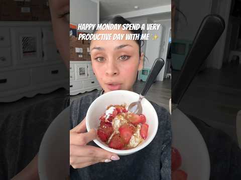 Happy Monday: content creator, SAHM, homeschool & gym rat #makeup #beauty #gymrat #sahm #homeschool