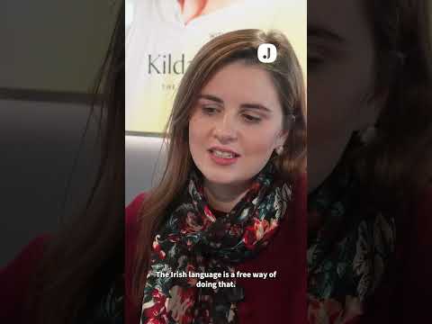 Katie Whelan ag labhairt mar gheall ar athbheochan na teanga