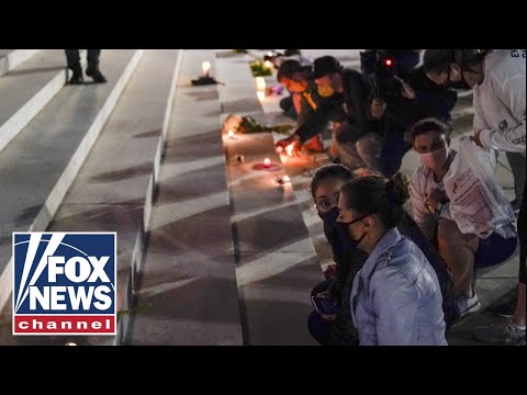 Live: Mourners gather outside of Supreme Court to honor Ruth Bader Ginsburg Live: Mourners gather outside of Supreme Court to honor Ruth Bader Ginsburg