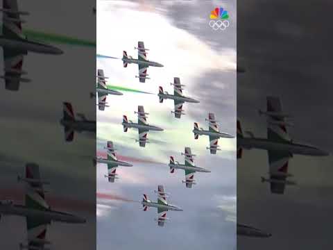 Painting the sky with the Italian flag at #MilanoCortina2026! 🇮🇹