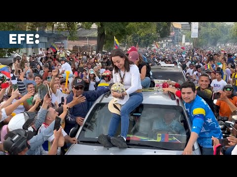 Machado congrega a miles de personas en apoyo a González Urrutia a un mes de las presidenciales
