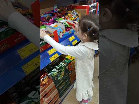 ميرا اختارت كاندي الكولا😋🍭#shorts