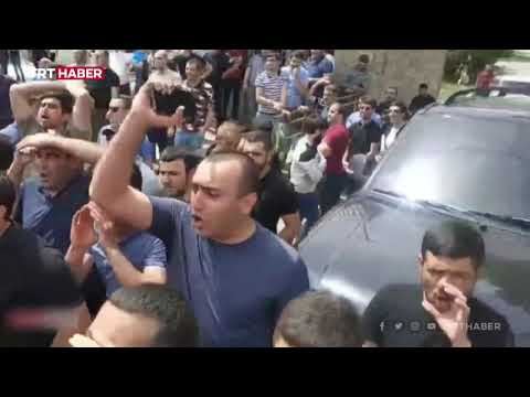 Paşinyan’a öfke dinmiyor: Defol, burada işin yok