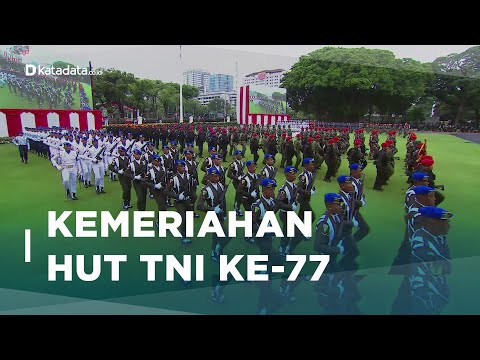 Kemeriahan Peringatan HUT TNI Ke-77, Upacara Hinga Pameran Alutsista | Katadata Indonesia