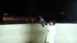 فيديو:مواطن يطلق النار أحتفالاً بوز نادي النصر