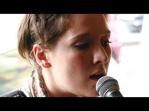 Cate Le Bon - Are You With Me Now {2013}