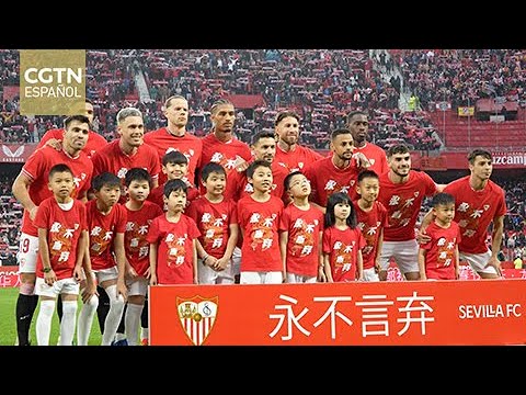 El Sevilla FC realiza emotivo homenaje a la comunidad china por celebraciones del Año del Dragón