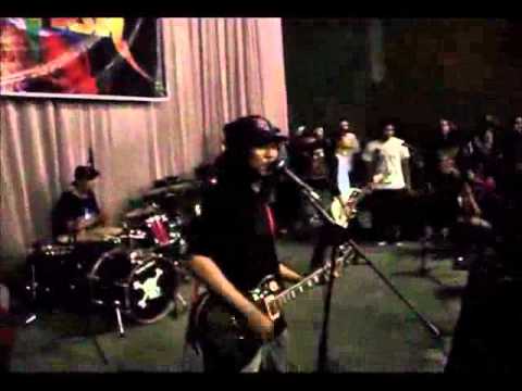 The Unrockstars - Beautiful Live - Live in Ngunut Mosh Distortion 2.flv