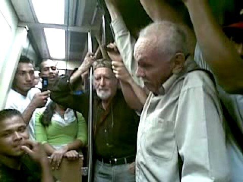 Señores discutiendo y diciendo groserÃas en el metro