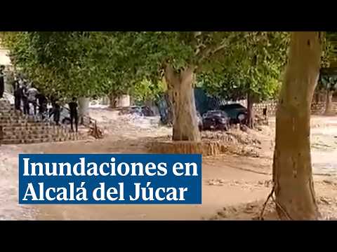 Una inmensa tromba de agua sorprende en Alcalá del Júcar (Albacete)